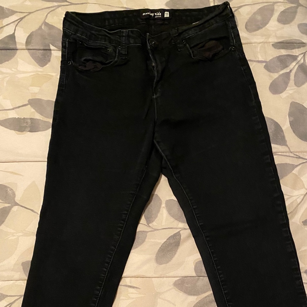 Black butt lift jeans